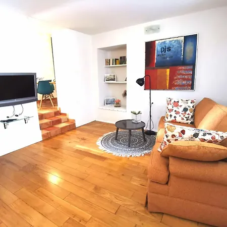 Max's Downtown Oasis *