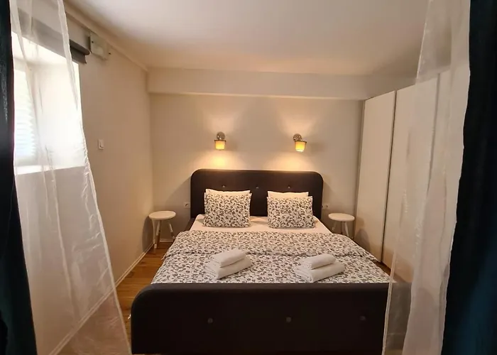 Max's Downtown Oasis Apartman