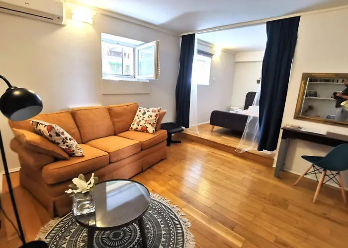 Max's Downtown Oasis *