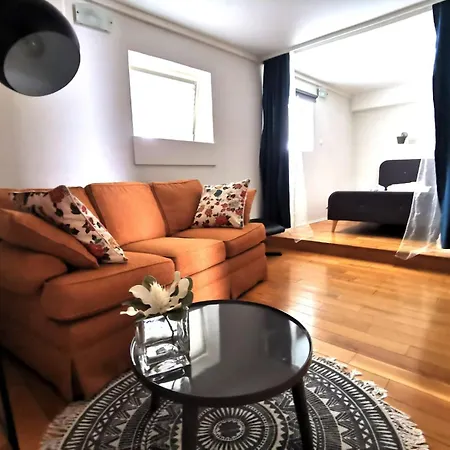 Max's Downtown Oasis Задар