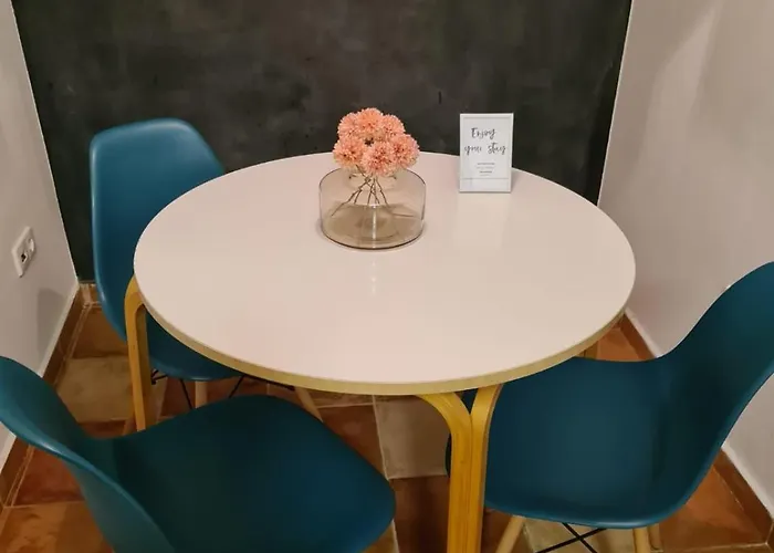 Апартаменты Max's Downtown Oasis *