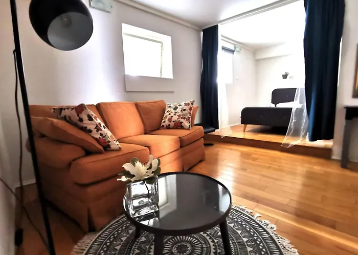 Max's Downtown Oasis Задар