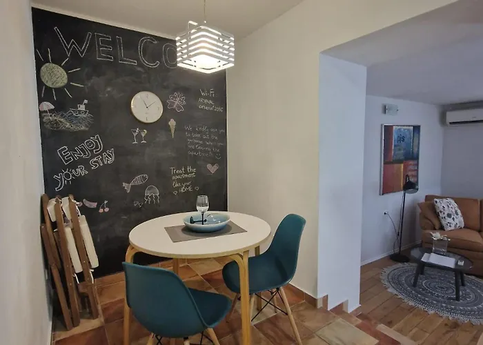 Apartment Max's Downtown Oasis